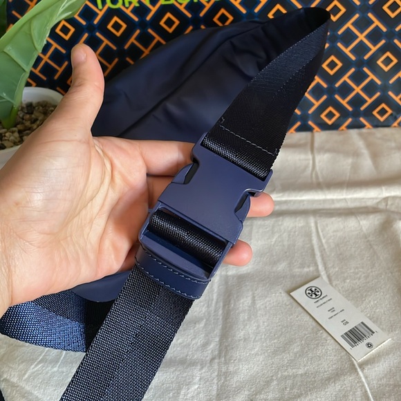 New✨ authentic tory burch nylon belt bag (navy) - Picture 5 of 13
